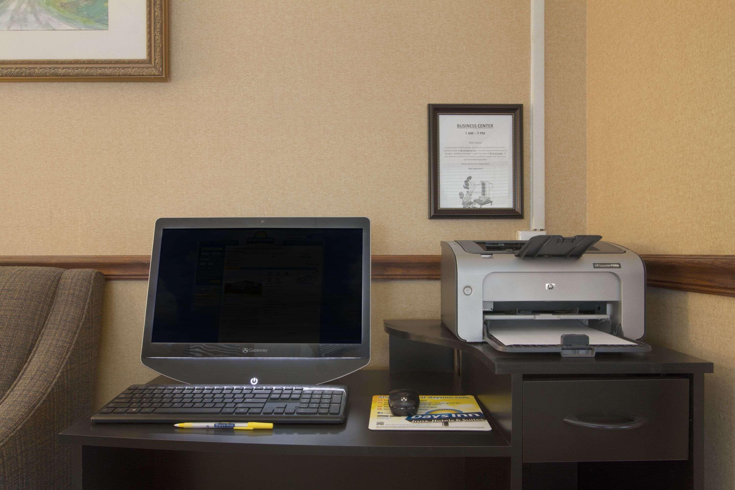 Days Inn By Wyndham Seneca-Clemson מראה חיצוני תמונה