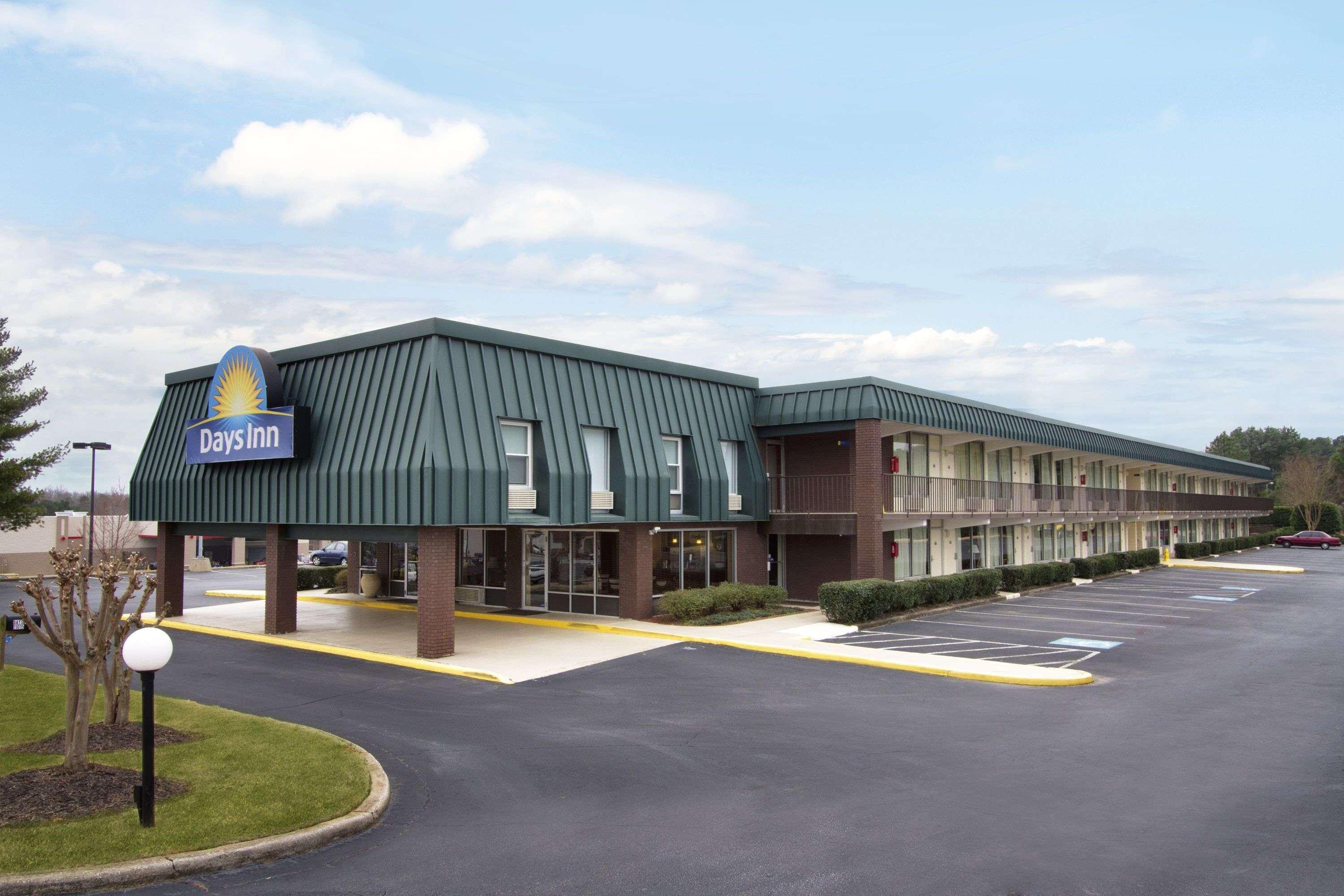 Days Inn By Wyndham Seneca-Clemson מראה חיצוני תמונה
