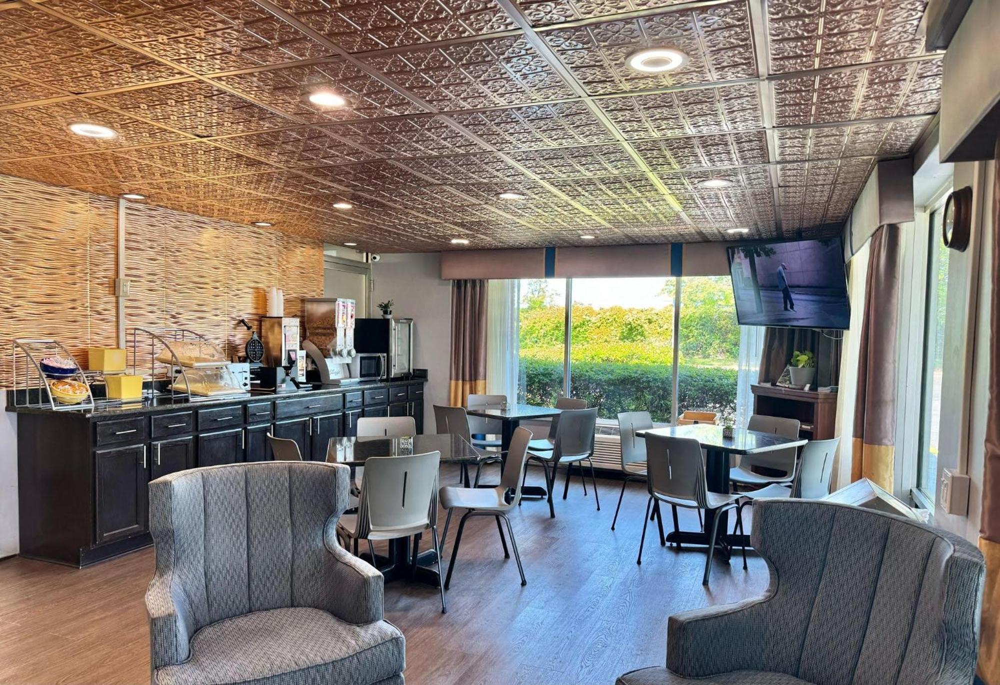 Days Inn By Wyndham Seneca-Clemson מראה חיצוני תמונה
