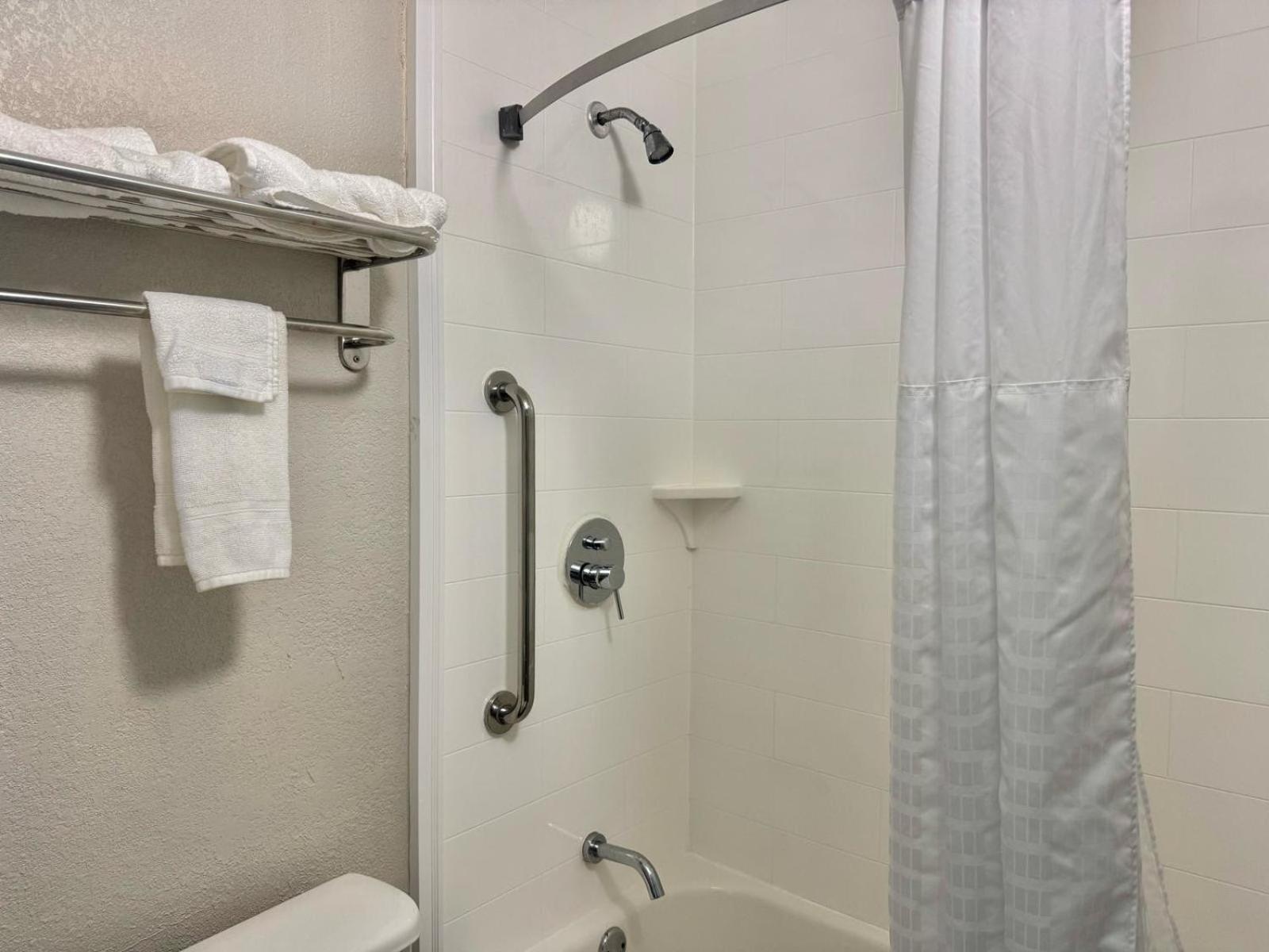 Days Inn By Wyndham Seneca-Clemson מראה חיצוני תמונה
