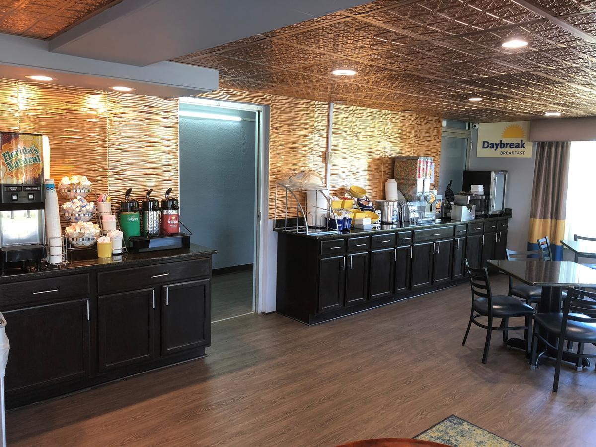 Days Inn By Wyndham Seneca-Clemson מראה חיצוני תמונה