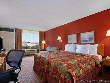 Days Inn By Wyndham Seneca-Clemson מראה חיצוני תמונה
