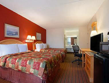 Days Inn By Wyndham Seneca-Clemson מראה חיצוני תמונה